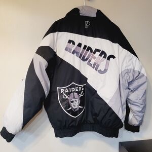 Vintage Pro Player by Daniel Young Los Angeles Raiders Puffer Jacket NFL Large
